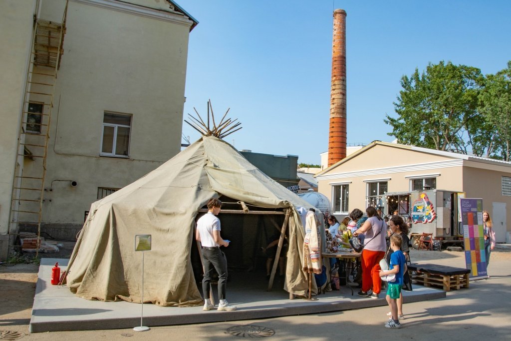 Обычно в жилище площадью 20 м2 проживают сразу 2-3 семьи. Фото: Ирина Иванова.