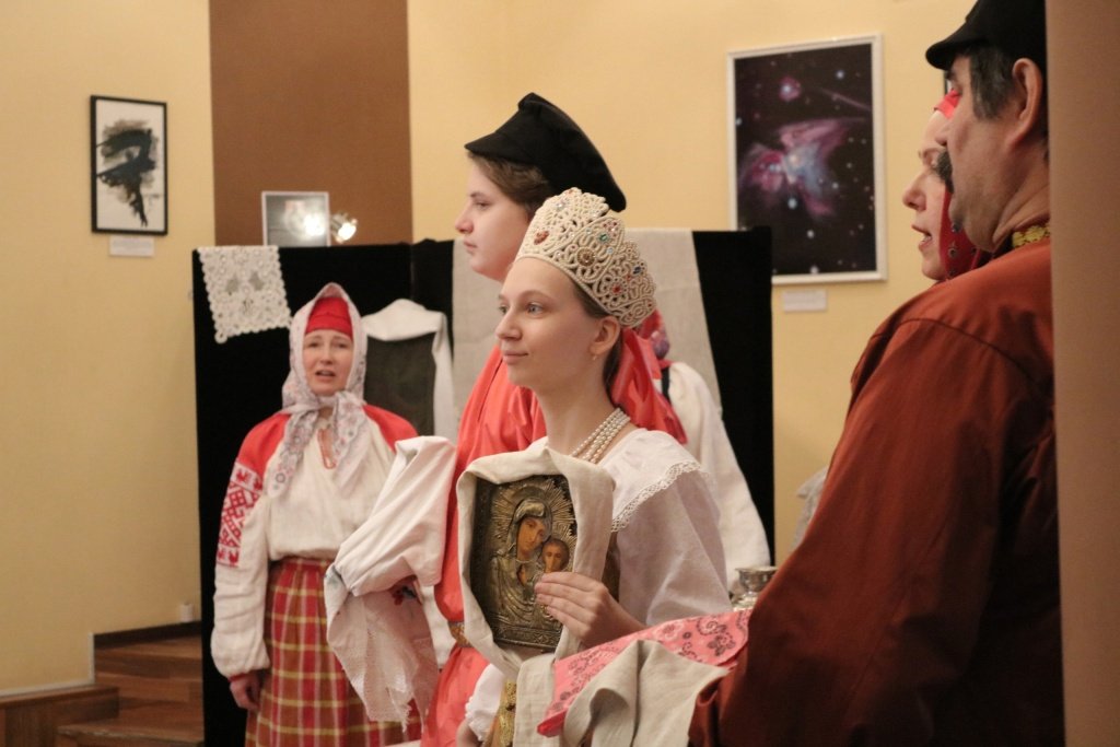 Зрители могут стать участниками спектаклей, проводимых в центре "Светелочка". Фото: vk.com/publicsvetelo4ka Зрители могут стать участниками спектаклей, проводимых в центре "Светелочка". Фото: vk.com/publicsvetelo4ka