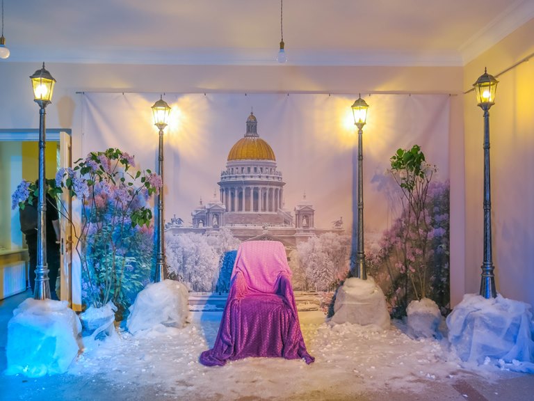 Фестиваль «Февральская сирень» (2023). Тематическая фотозона. Фото: Ирина Иванова.