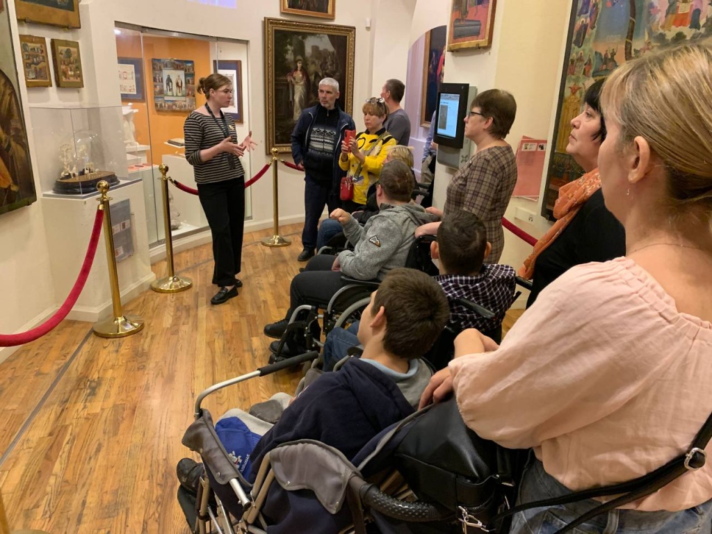 Участники проекта «Многомерность культуры» во время культурного похода. Фото: Михаил Егоров / Институт культурных программ.