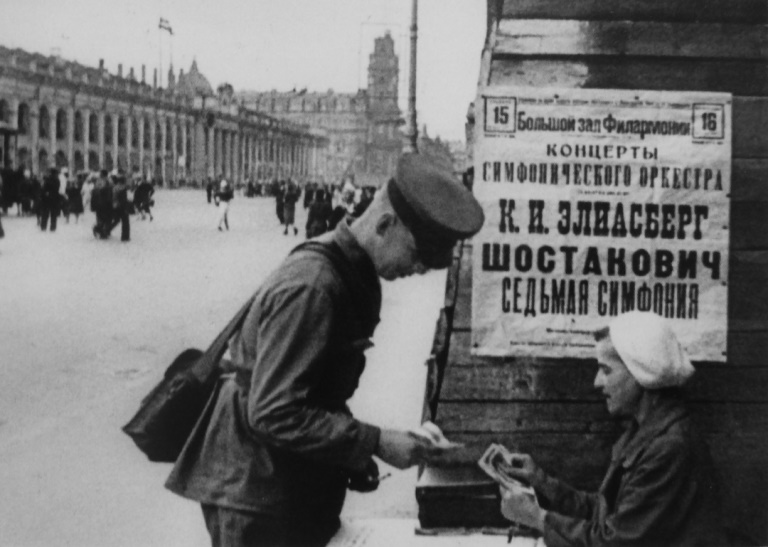 Афиша концерта в Большом зале Ленинградской филармонии во время блокады. Источник: vk.com/philharmoniaspb. Правообладатель: vk.com/philharmoniaspb Афиша концерта в Большом зале Ленинградской филармонии во время блокады. Источник: vk.com/philharmoniaspb. Правообладатель: vk.com/philharmoniaspb