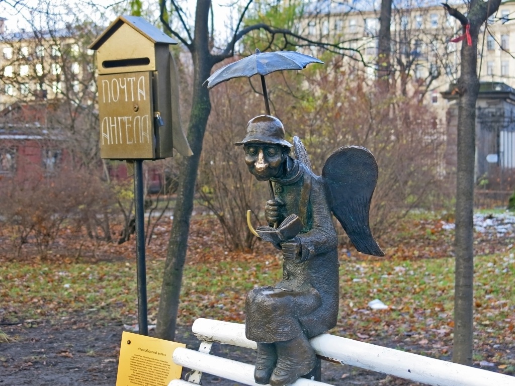 Петербургский ангел у Молодежного театра на Фонтанке. Фото: Ирина Иванова. Петербургский ангел у Молодежного театра на Фонтанке. Фото: Ирина Иванова.