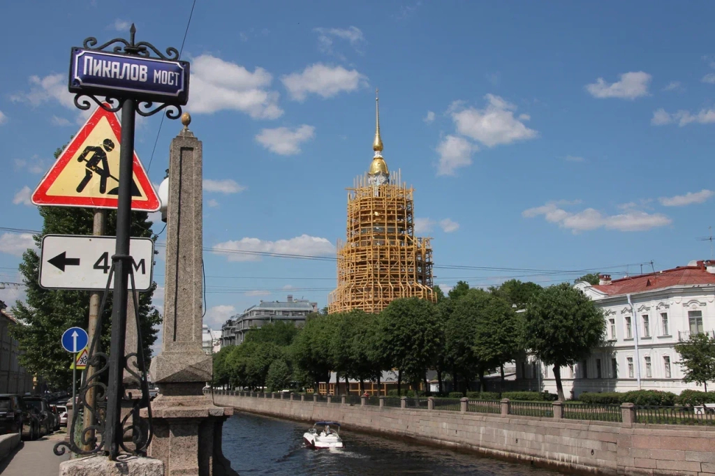 Колокольня Николо-Богоявленского Морского собора.