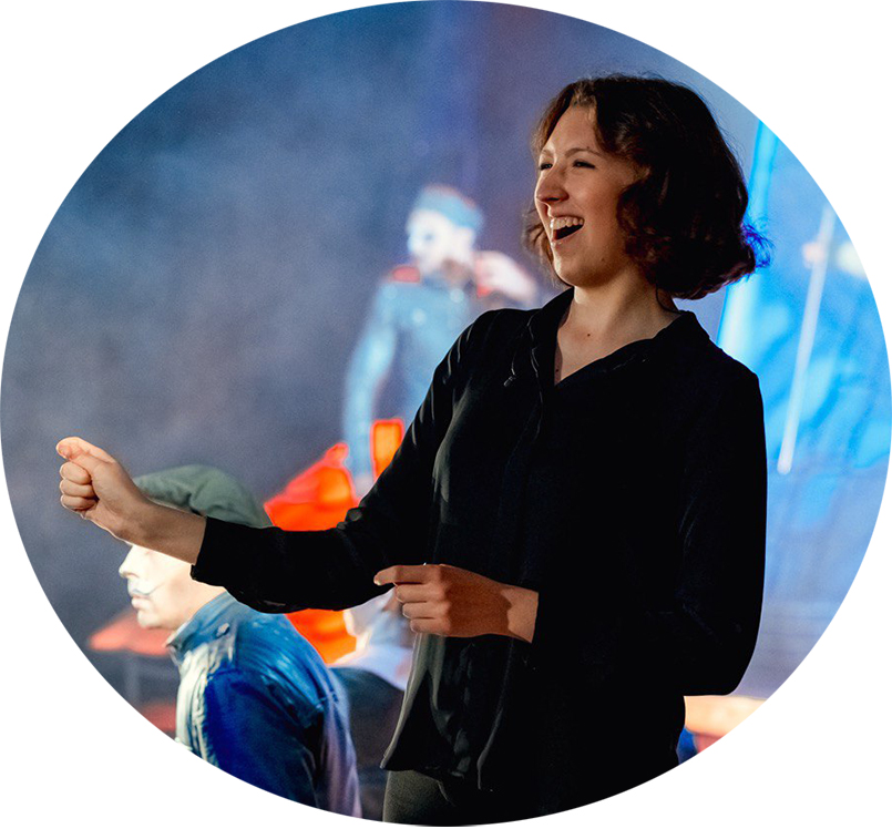 Ярослава Ракчеевапереводчик русского жестового языка. Правообладатель визуальных материалов в статье: проект ТЕАТРБЕЗГРАНИЦ.