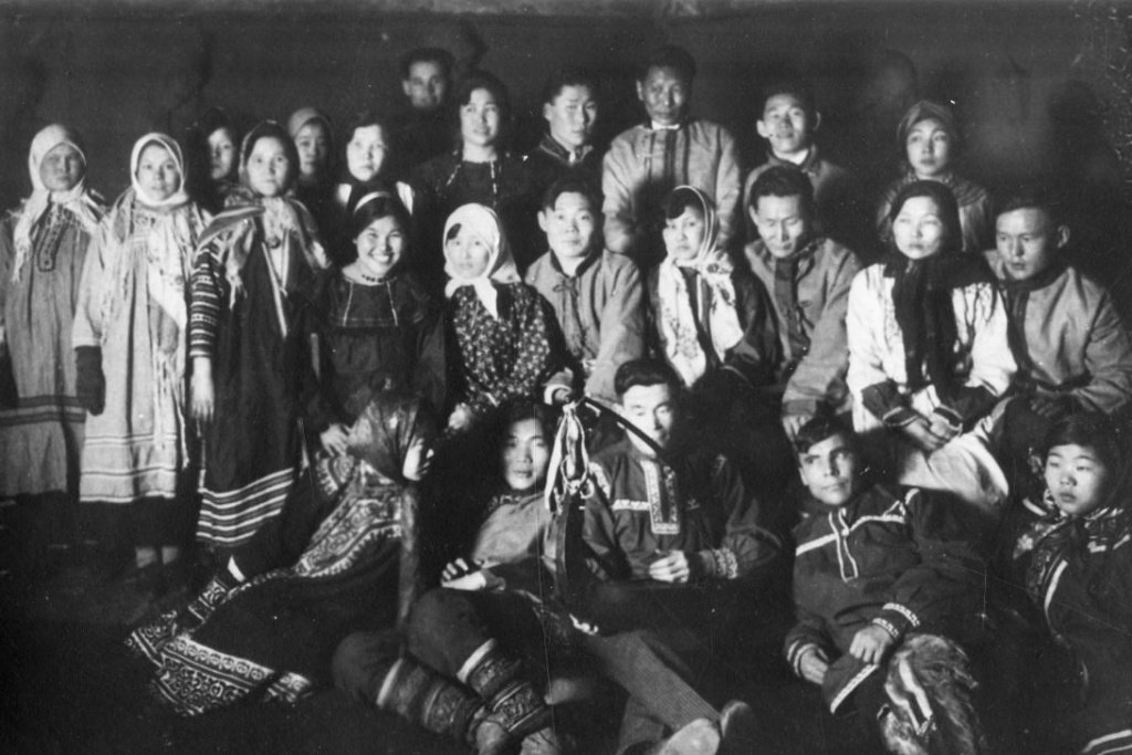 Студенты Института народов Севера выступавшие в театре