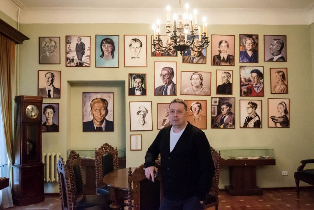 Театр Комедии, которым руководит Алексей Фрадин, продолжает традиции русского драматического театра. Фото: Ирина Иванова.