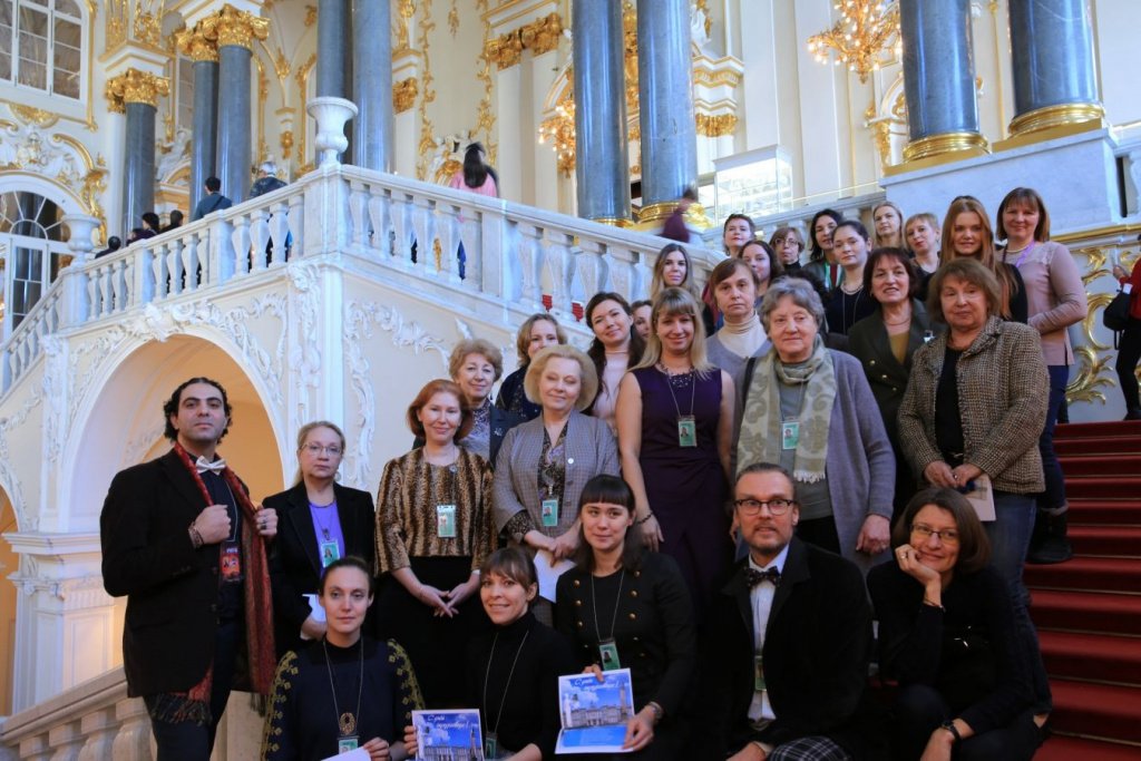 Групповая фотография экскурсоводов на Иорданской лестнице, 2019 Фото: Омер Дельгадо