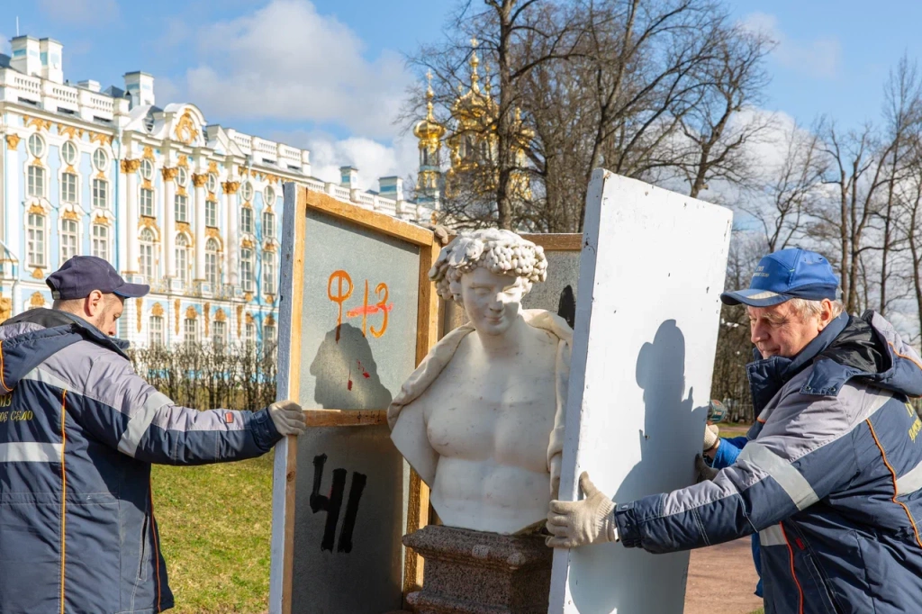 Особая гордость собрания — венецианская декоративная скульптура первой четверти XVIII века. 