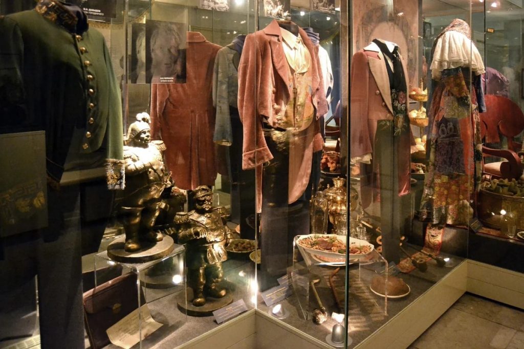 Фото: magazineart.art/online/aleksandrinskij-teatr-gid-po-muzeju-russkoj-dramy/ Фото: magazineart.art/online/aleksandrinskij-teatr-gid-po-muzeju-russkoj-dramy/