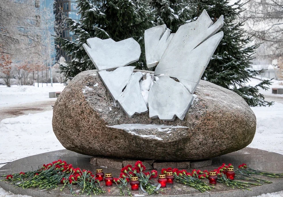 Камень памяти воинов, погибших в Афганистане. Правообладатель: Администрация Красногвардейского района, vk.com/krgv_live. Правообладатель: Администрация Красногвардейского района, vk.com/krgv_live.