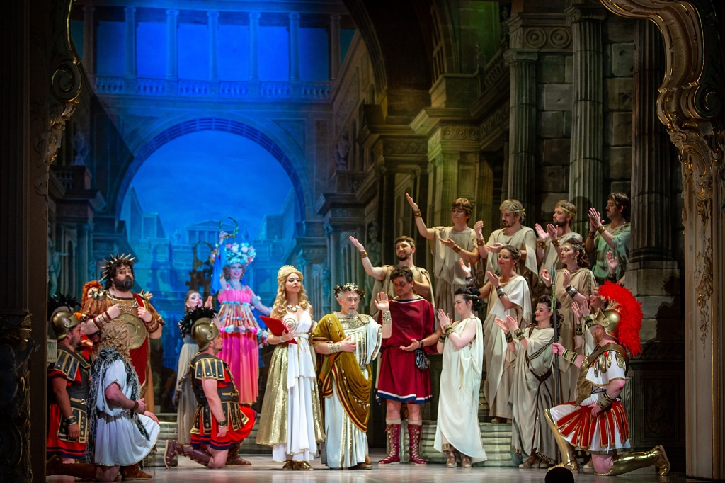 Фото: spbopera.ru. Правообладатель: Санктъ-Петербургъ опера. semt0adnymiyn0nekqh5gmn8g4704wtd.jpg