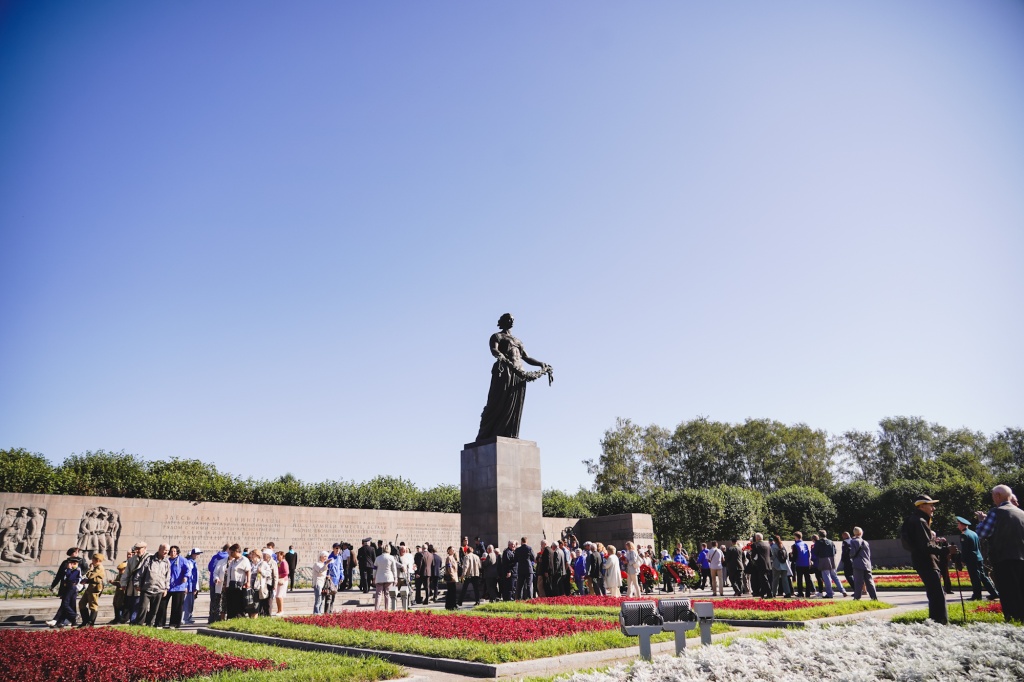 Мемориал «Мать-Родина» на Пискарёвском мемориальном кладбище. Правообладатель: Правительство Санкт-Петербурга, gov.spb.ru.