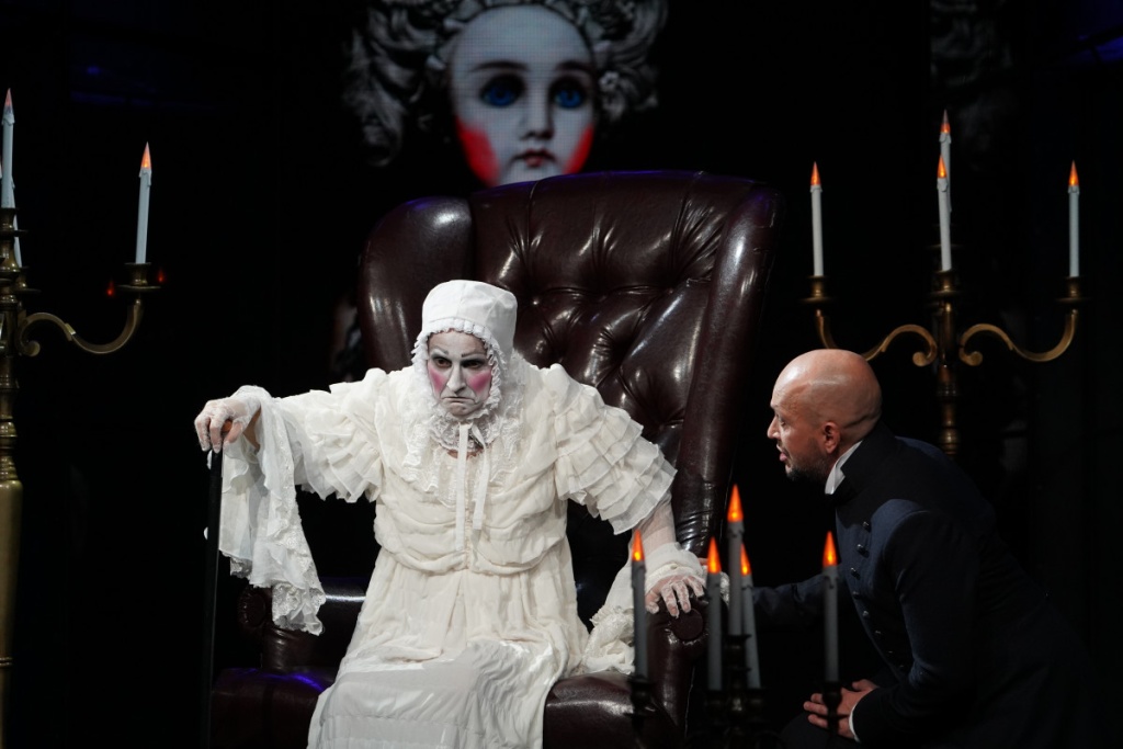 Правообладатель: театр «Зазеркалье», zazerkal.spb.ru.