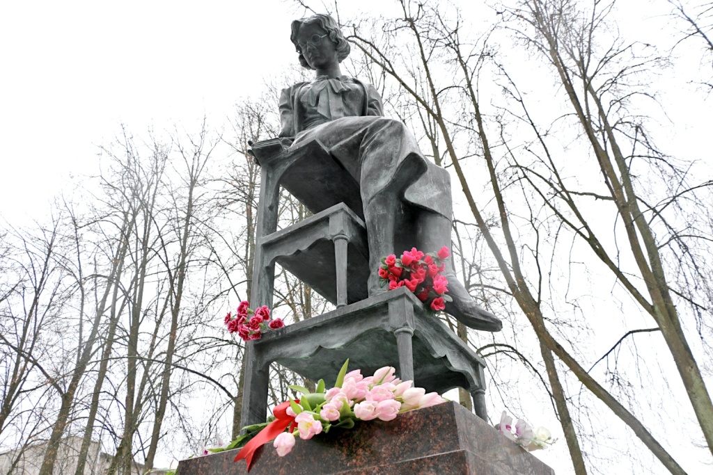 Памятник Анне Зеленовой. 