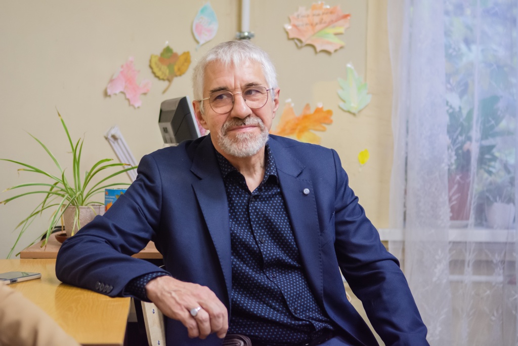 Участник «Терем-квартета» Андрей Константинов считает Ансамбль юных скрипачей очень интересным коллективом. Фото: Ирина Иванова. Правообладатель: Институт культурных программ. 