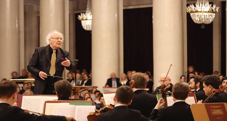 Камерный состав Заслуженного коллектива России Академического симфонического оркестра Санкт-Петербургской филармонии. Дирижёр –Лео Кремер. Источник: silverlyre.ru. Правообладатель: silverlyre.ru. 