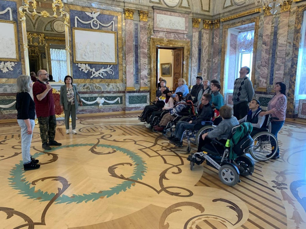 Прогулка по Мраморному дворцу. Фото: пресс-служба проекта «Многомерность культуры». Прогулка по Мраморному дворцу.