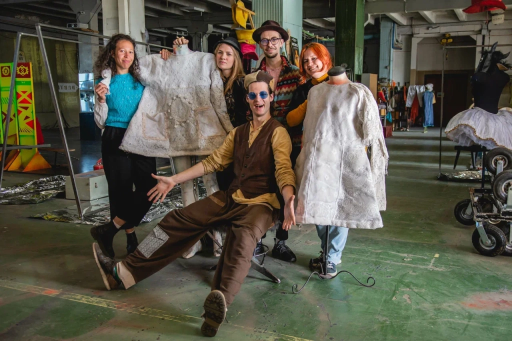 В театре веселый и дружный коллектив. Фото: Ирина Иванова. 