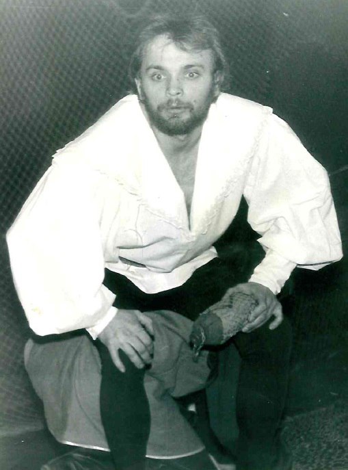 Иван Кожевников в роли Флима в спектакле «Дом, который построил Свифт». Правообладатель: Театр Дождей.