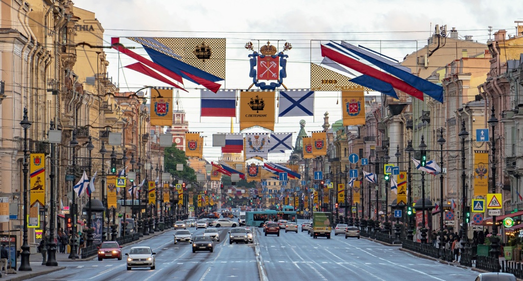 Убранство Санкт-Петербурга ко дню рождения Петра I. Фото: Комитет по печати и взаимодействию со СМИ, vk.com/kpvsmi. 