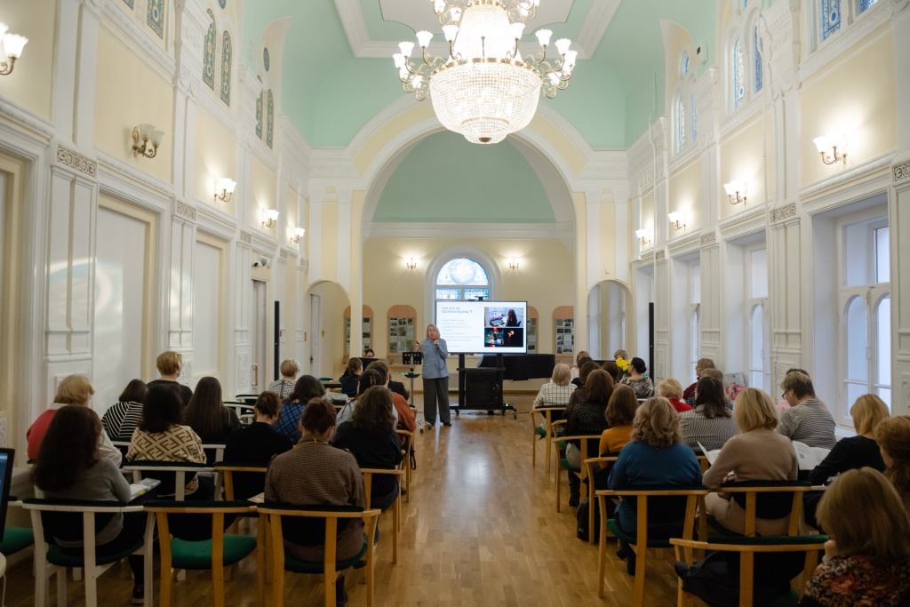 Правообладатель: пресс-служба библиотеки «Точки зрения».
