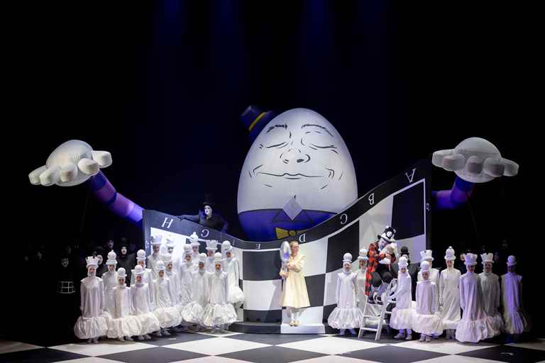 Урал Опера Балет, спектакль «Алиса в Зазеркалье». Фото предоставлено пресс-службой Национальной оперной премии «Онегин». Правообладатель: Оргкомитет Премии.