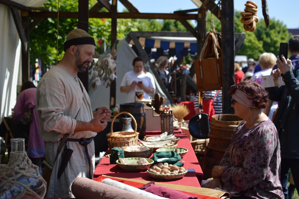 Интерактивы в Купеческом дворе. Правообладатель: Агентство исторических событий «Доблесть веков».