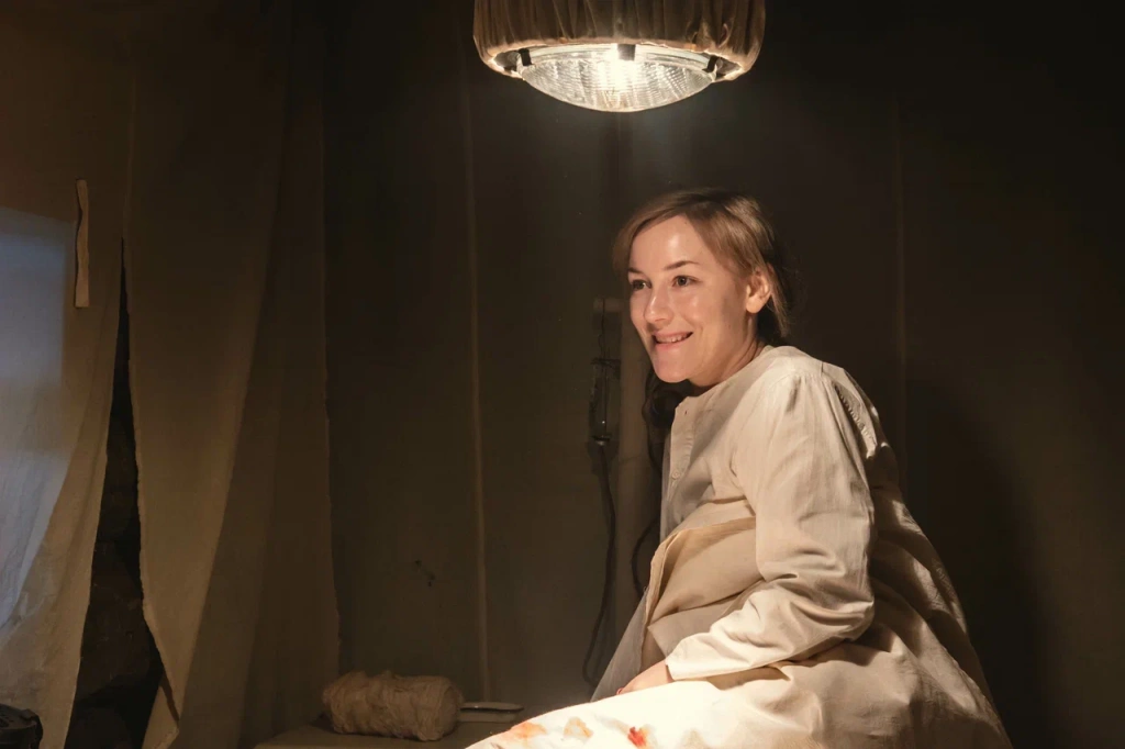 Героиня Полины Чернышовой прожила яркую, как вспышка, жизнь. Фото: Ирина Иванова. 