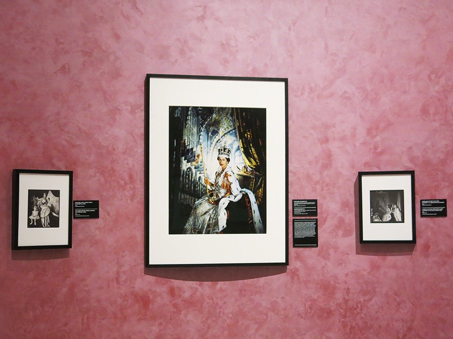 Фото: Ирина Иванова / Фотография в центре: Коронационная фотография Елизаветы II, 1953 г.