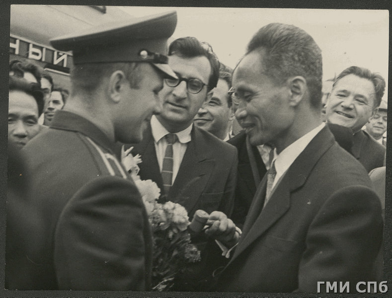 Первый космонавт СССР Юрий Гагарин в Ленинграде. 1961 г. Правообладатель: Давид Трахтенберг / ГМИ СПБ. Первый космонавт СССР Юрий Гагарин в Ленинграде. 1961 г. Правообладатель: Давид Трахтенберг / ГМИ СПБ.
