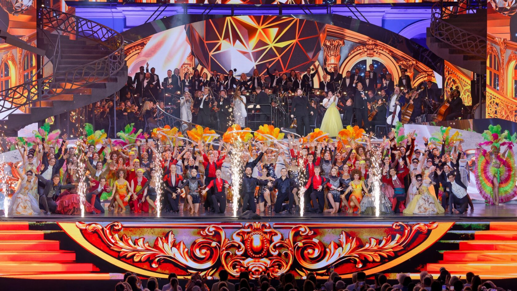 Правообладатель: «Классика на Дворцовой», classicgala.ru. Правообладатель: classicgala.ru.