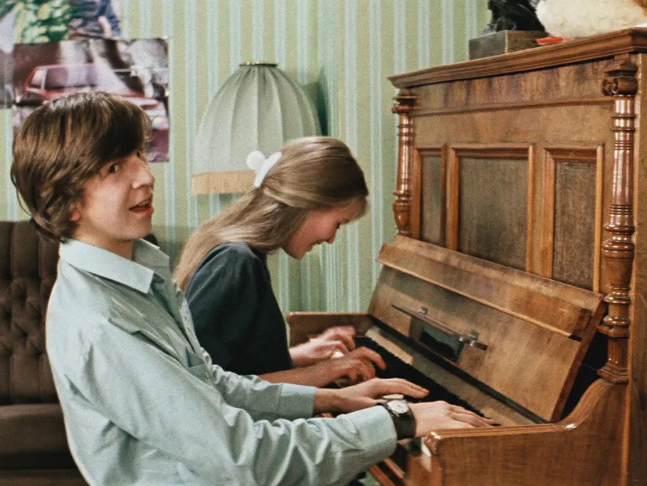 Кадр из х.ф. «Курьер». Реж. К. Шахназаров. 1987 г. Правообладатель: mosfilm.ru. 03-jpg.jpg