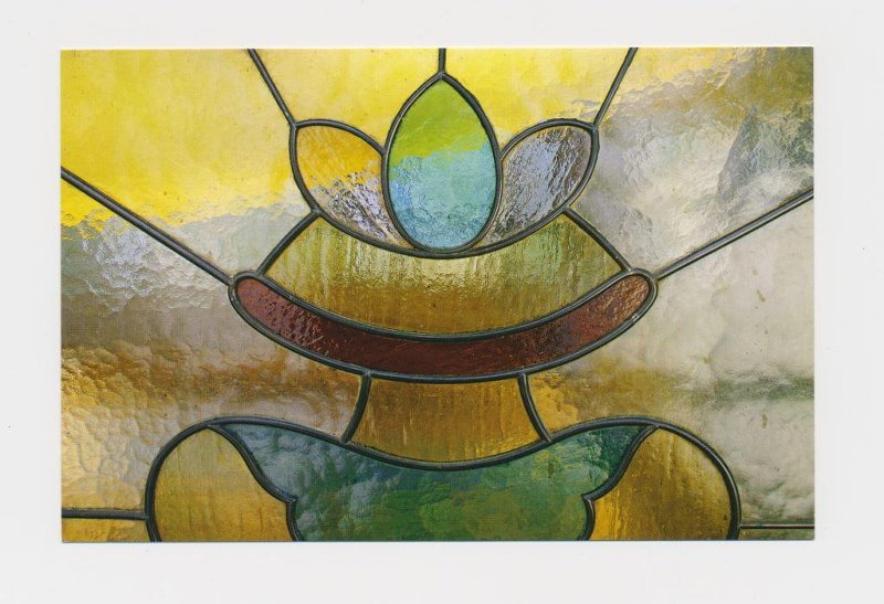 Витраж буддийского храма Дацан Гунзэчойнэй, созданный по эскизам Николая Рериха (Фрагмент). Правообладатель: Музей-институт семьи Рерихов, goskatalog.ru.