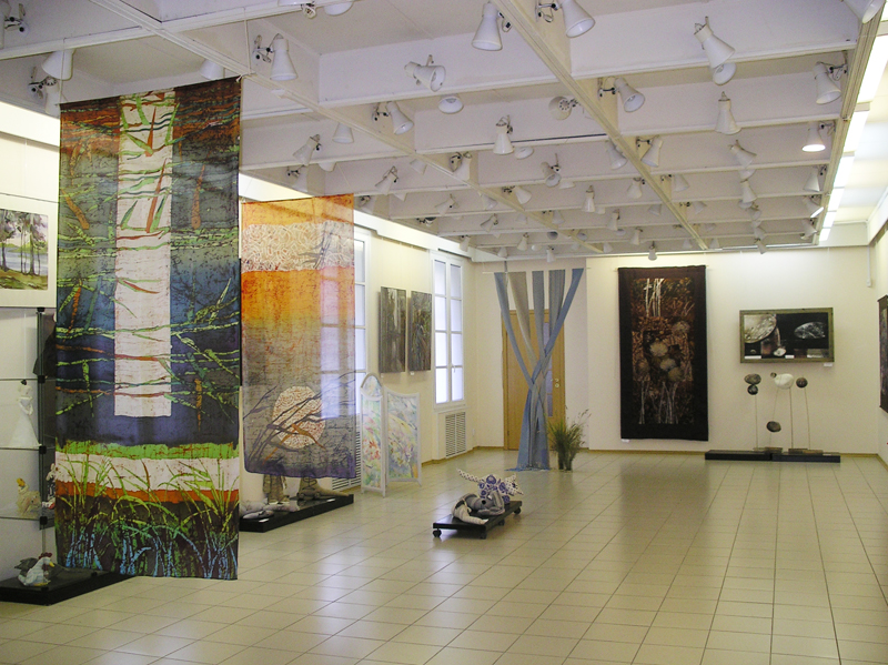 Большой зал Библиотеки с выставочным залом, выставка «Белое зеркало Ночи»