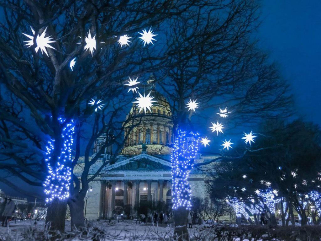 Звезды в Исаакиевском сквере. Фото: Ирина Иванова