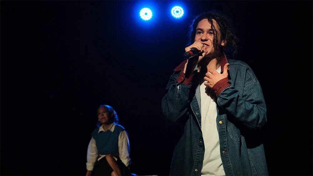 Сцена из спектакля. 