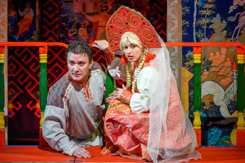 Сцена из спектакля «Три Ивана». Источник: teatrvo.ru. Правообладатель: Театр на Васильевском. Три Ивана. Сцена из спектакля - 18.jpg