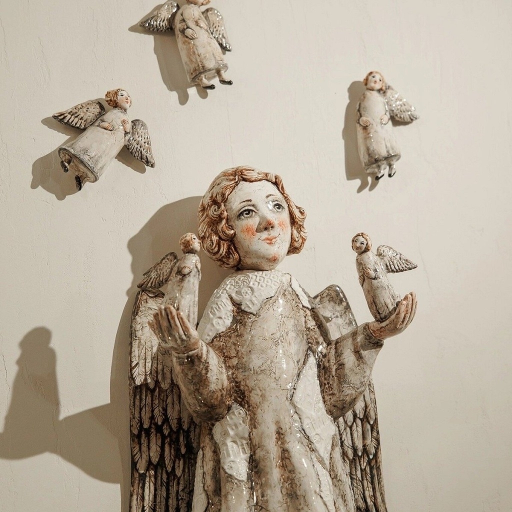 Правообладатель: «Дом Ангелов» на Петроградской стороне. Правообладатель: «Дом Ангелов» на Петроградской стороне.