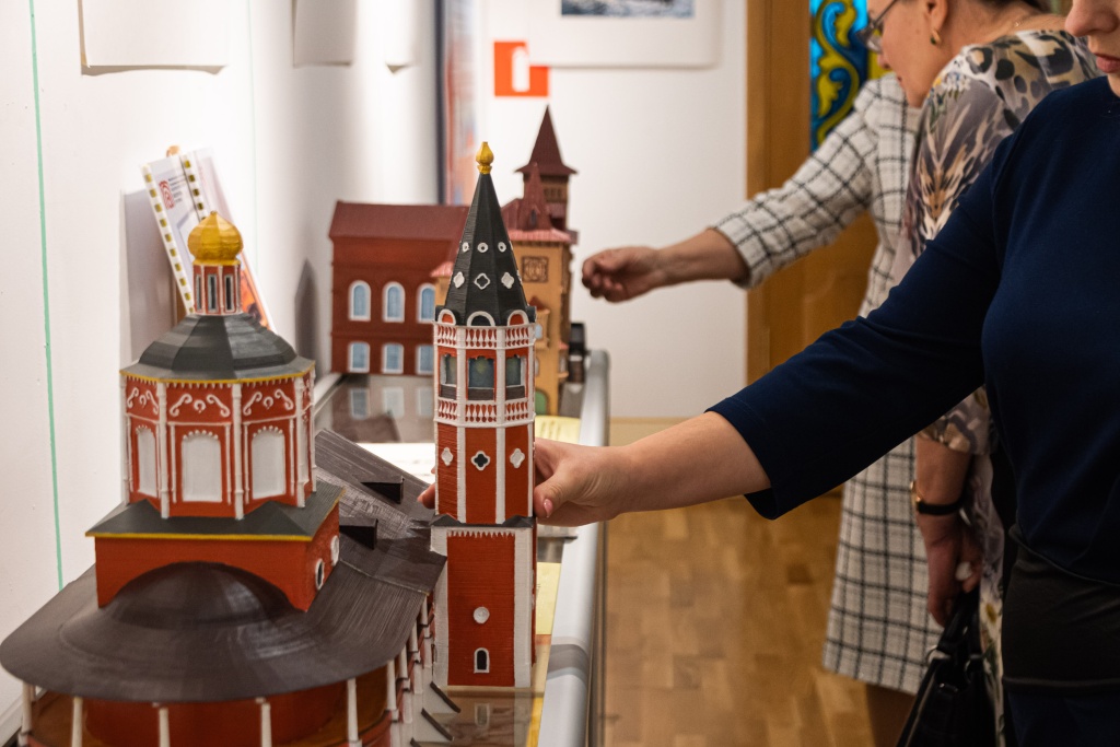 Тактильная выставка «Зримый Саратов». Фото: Ирина Иванова / правообладатель: Институт культурных программ.