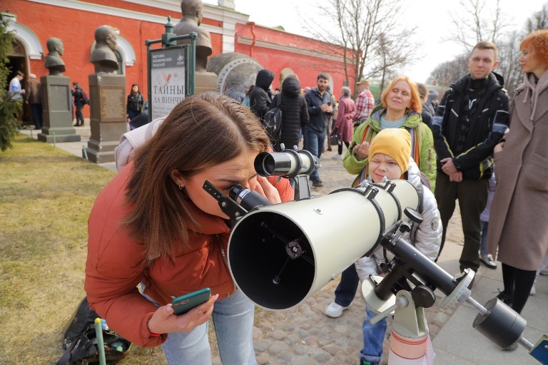 Проект «Тротуарная астрономия». Фото: vk.com/fkrspb