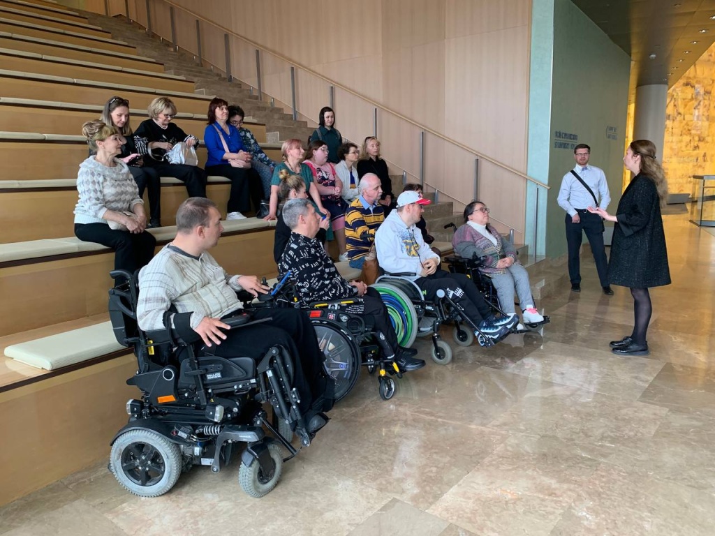 Участники проекта «Многомерность культуры» посещают Мариинский театр-2. Фотография предоставлена организаторами. 