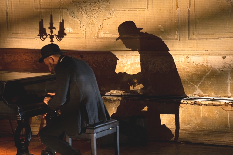 Спектакль «Бес-Сон-Ницца». Фото предоставлено пресс-службой Театра-фестиваля «Балтийский дом». Правообладатель: Театр-фестиваль «Балтийский дом». 