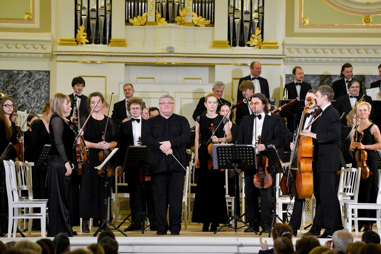 Симфонический оркестр Санкт-Петербурга и Сергей Стадлер. Фото предоставлено пресс-службой СПб ГБУК «Петербург-концерт». Правообладатель: «Петербург-концерт». Симфонический оркестр Санкт-Петербурга и Сергей Стадлер. Фото предоставлено пресс-службой СПб ГБУК «Петербург-концерт». Правообладатель: «Петербург-концерт».