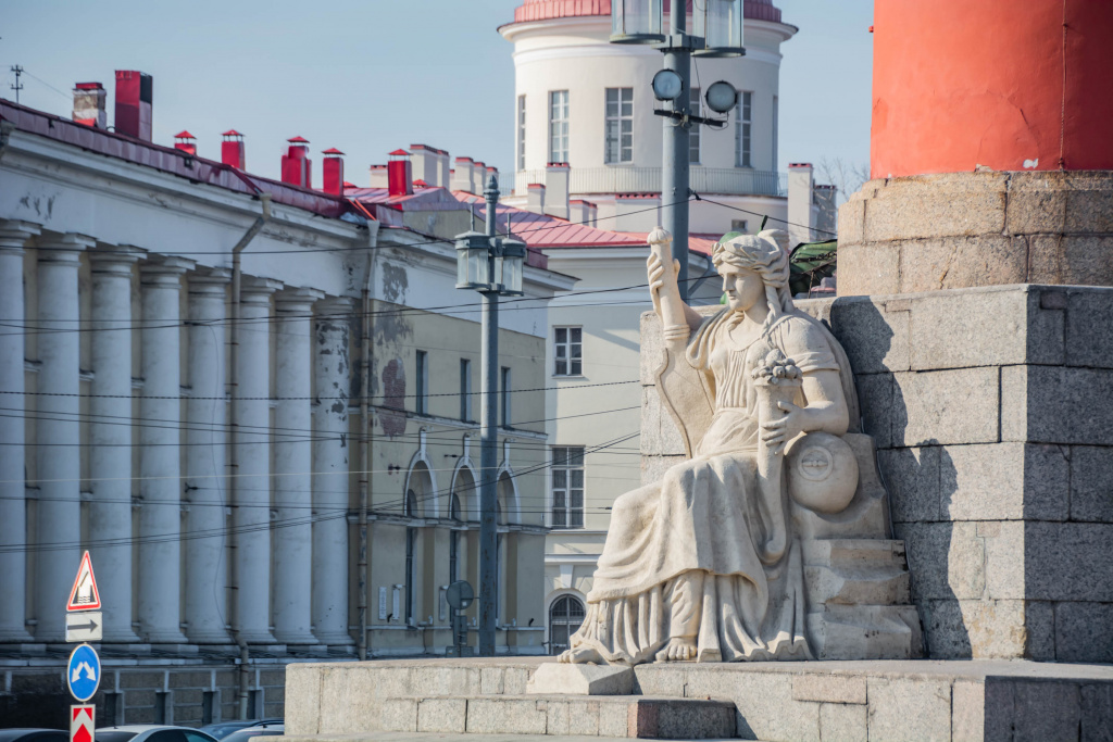 Красота достопримечательностей Петербурга известна во всем мире. Фото: Ирина Иванова. Ростральные колонны. Фото: Ирина Иванова