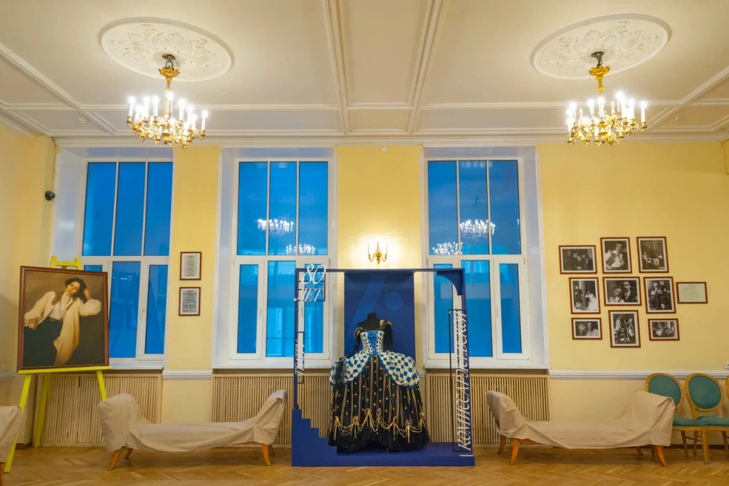 Холл Театра им. В.Ф. Комиссаржевской. Фото: Ирина Иванова. 