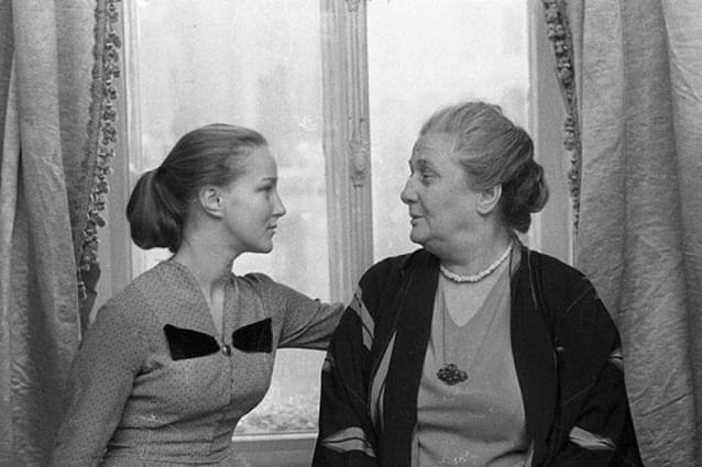 Анна Ахматова и Анна Каминская, зима 1958-1959 Фото: Борис Стрельников Анна Ахматова и Анна Каминская, зима 1958-1959 Фото: Борис Стрельников