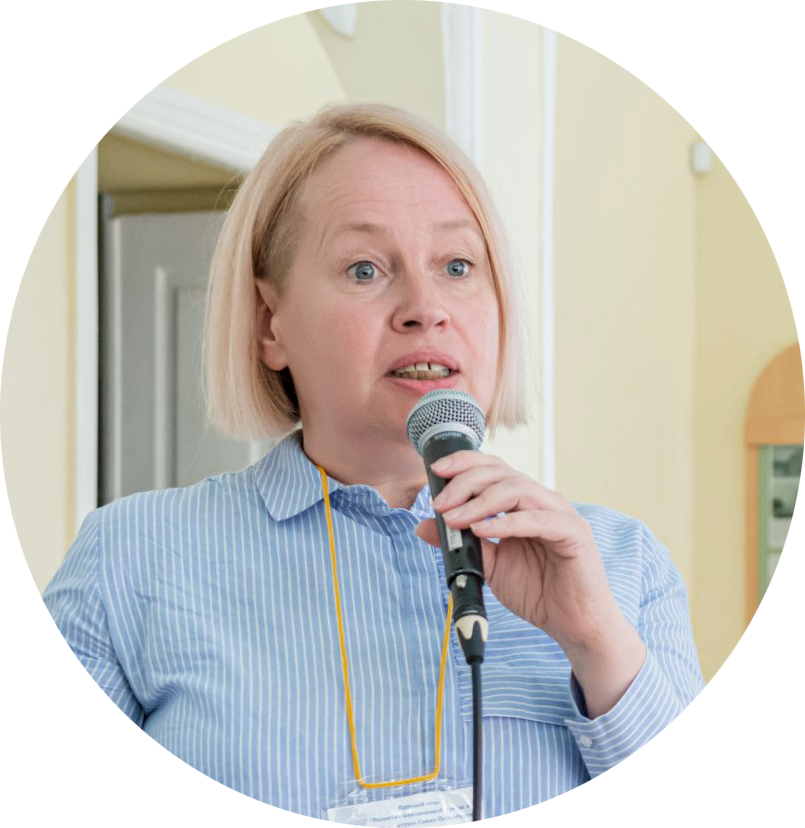 Светлана Мурза руководитель проекта ТЕАТРБЕЗГРАНИЦ и Летней театральной школы переводчика РЖЯ, эксперт международной организации Inclusive Practices, театровед, тифлокомментатор.