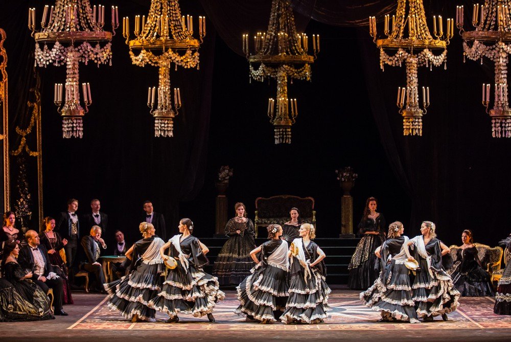 Травиата в Михайловском театре. Фото: mikhailovsky.ru.