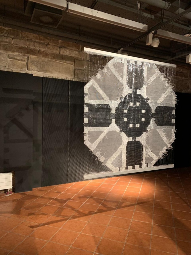 Мария Ермолаева «Архитурные прогулки», синтетика, полиэтилен