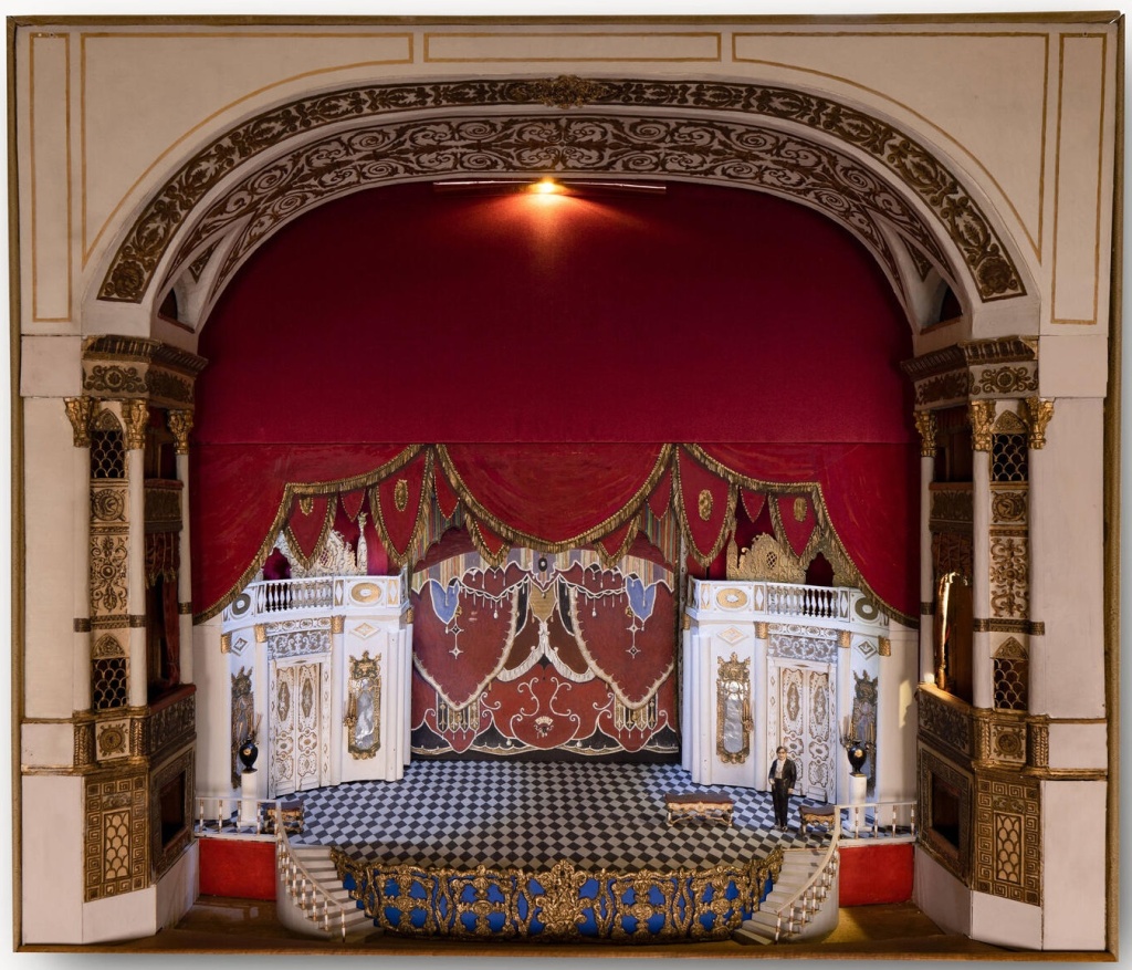 Макет к спектаклю «Маскарад», 1917 год, 1-я редакция. Александринский театр. Фото: Санкт-Петербургский государственный музей театрального и музыкального искусства, ar.culture.ru. 